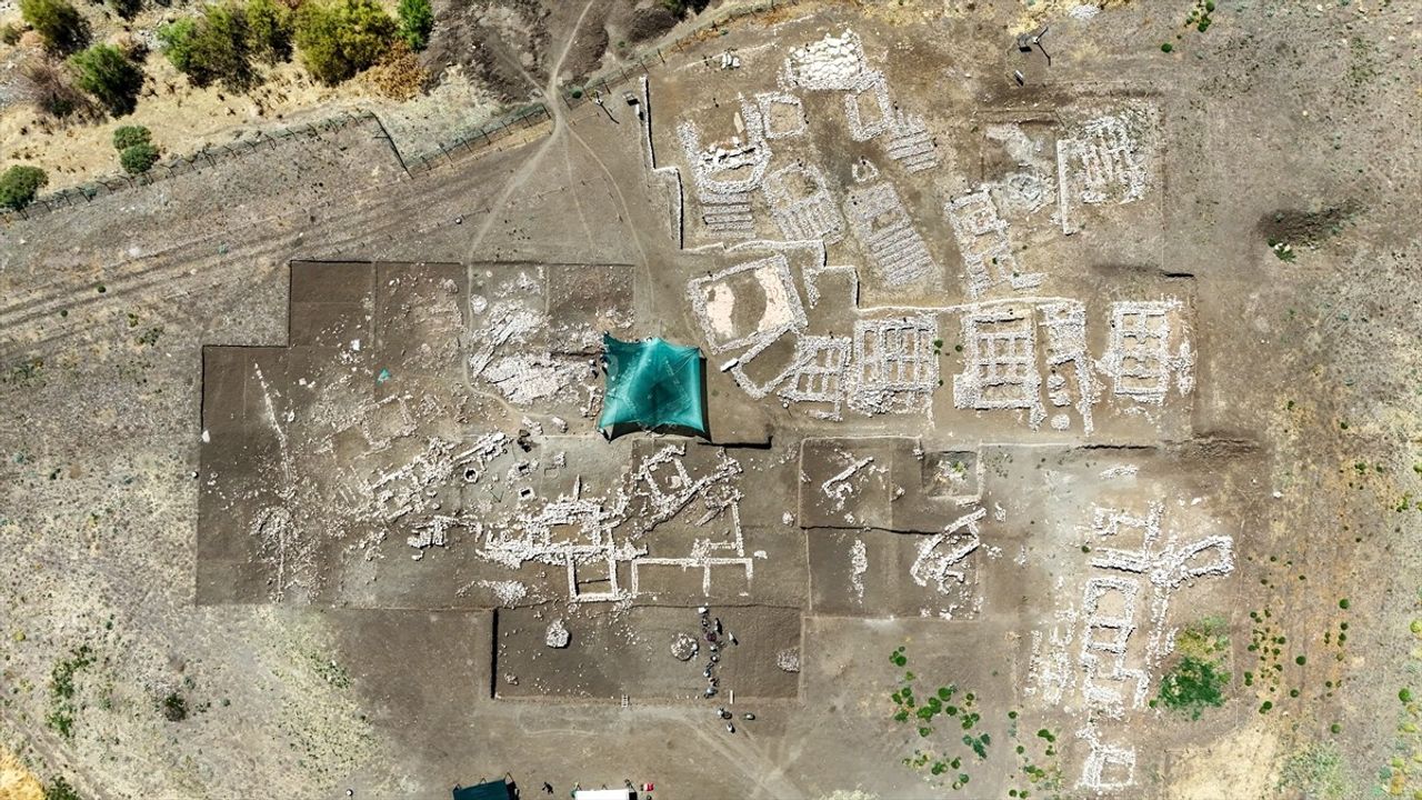 Çayönü Tepesi'nde Yaklaşık 9 Bin 500 Yıllık "Kamusal Yapı" Keşfi