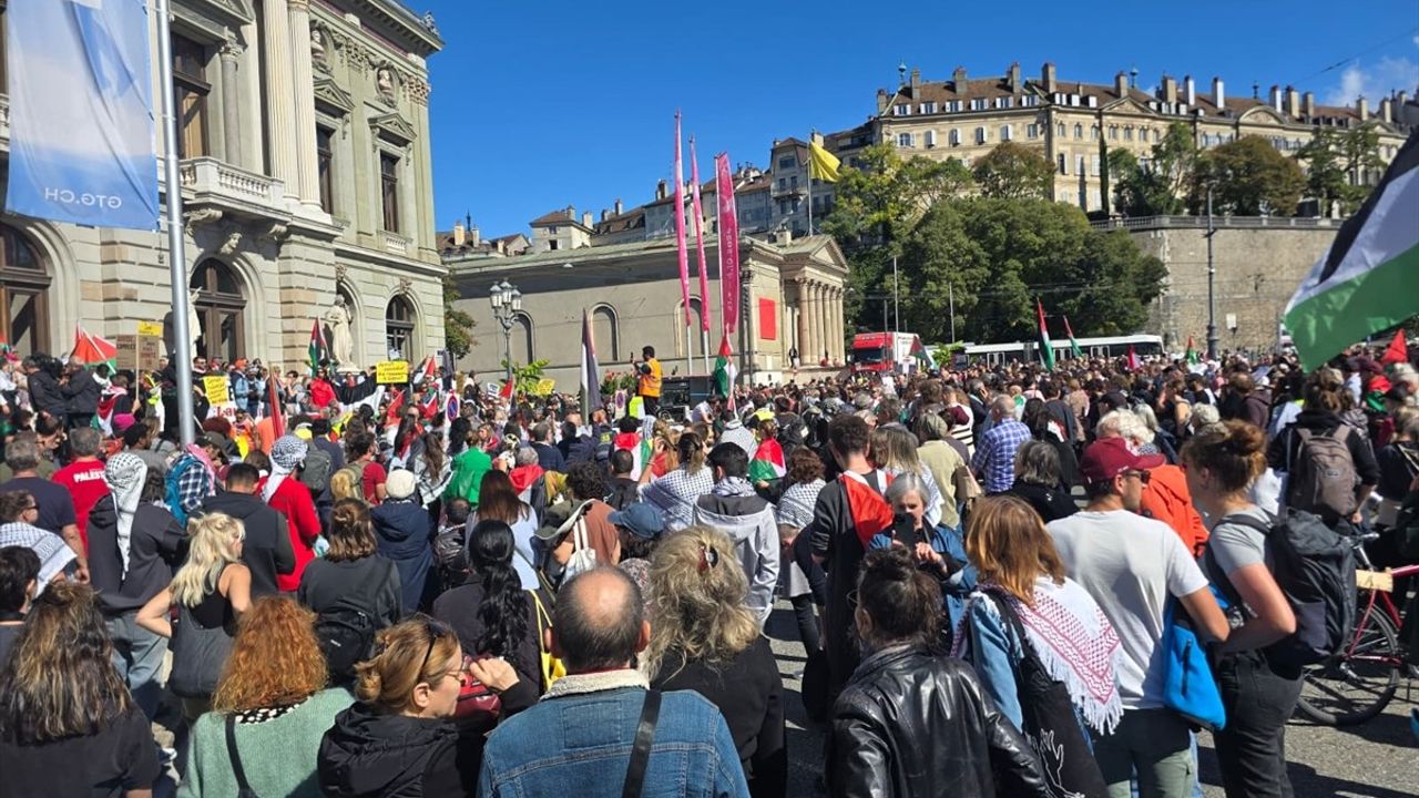 Cenevre'de Binlerce Kişi "İsrail'e Yaptırım" Talebiyle Yürüdü