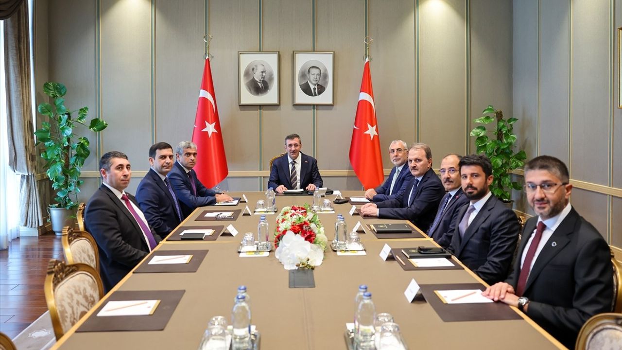 Cevdet Yılmaz, Azerbaycan Bakanı Anar Aliyev'i Kabul Etti