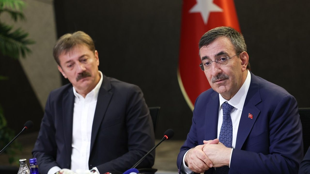 Cevdet Yılmaz İstanbul'da Doğu-Güneydoğu STK'larıyla Buluştu