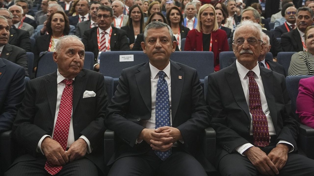 CHP 22. Olağanüstü Kurultayı Başladı — Divan Başkanı Murat Emir Seçildi