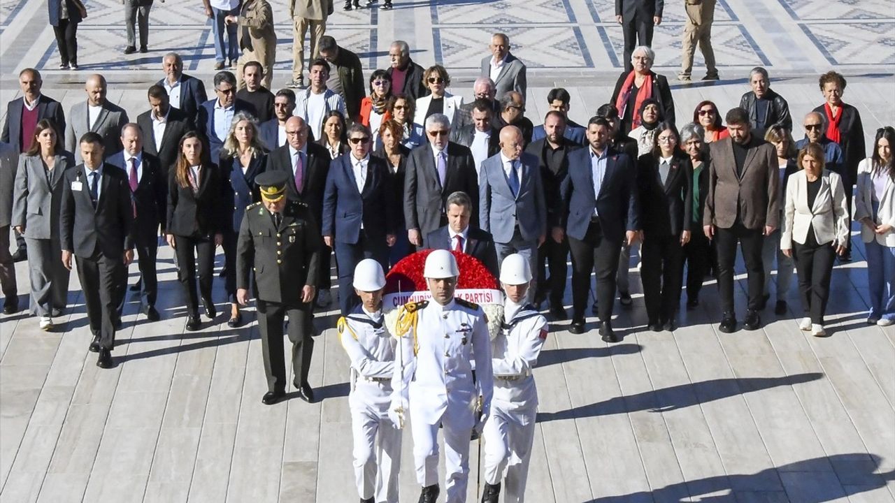 CHP Heyeti Anıtkabir'i Ziyaret Etti: 22. Olağanüstü Kurultay Öncesi