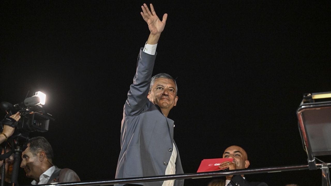 CHP Kadıköy Mitingi: Özgür Özel’den İBB Soruşturmalarına Sert Tepki