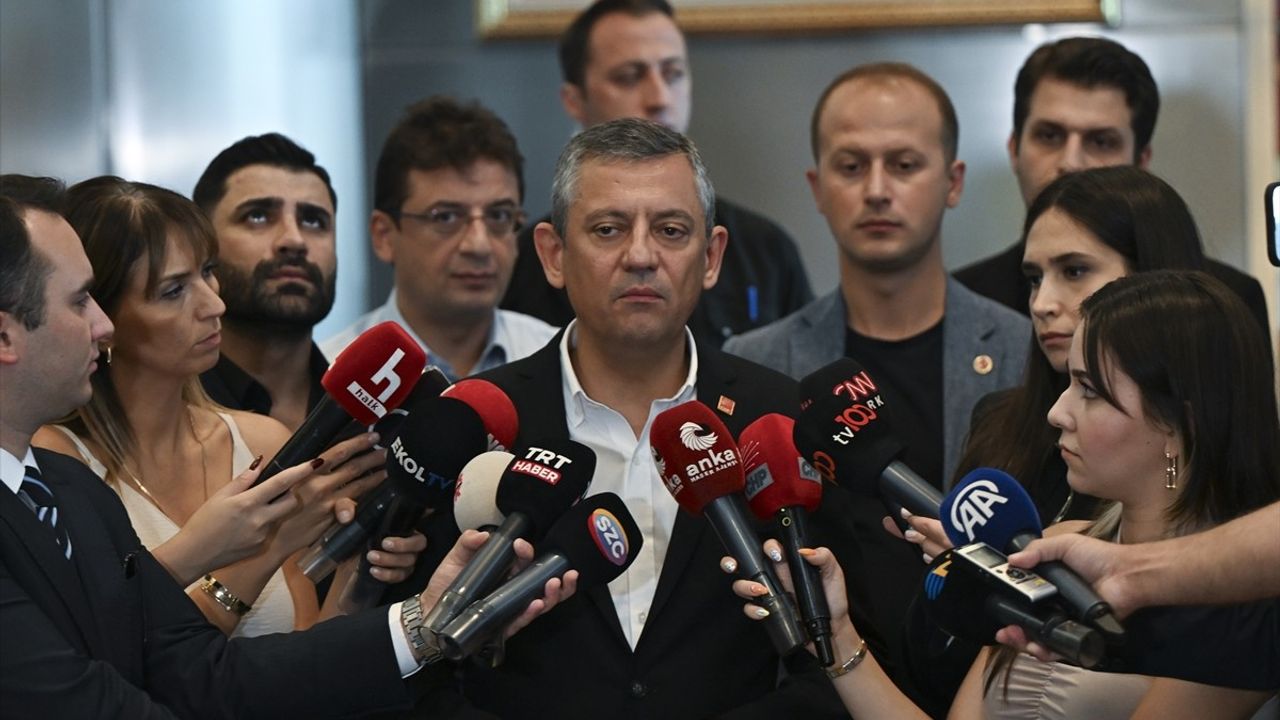 CHP'li Özgür Özel: Kayyum 6 Günde Görevde Kalır, 22. Kurultayla Yanıt