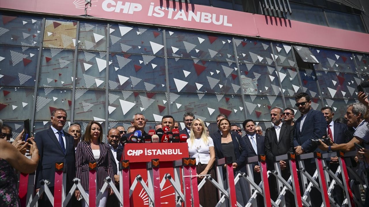 CHP Lideri Özgür Özel: İstanbul İl Başkanı Özgür Çelik Görevde