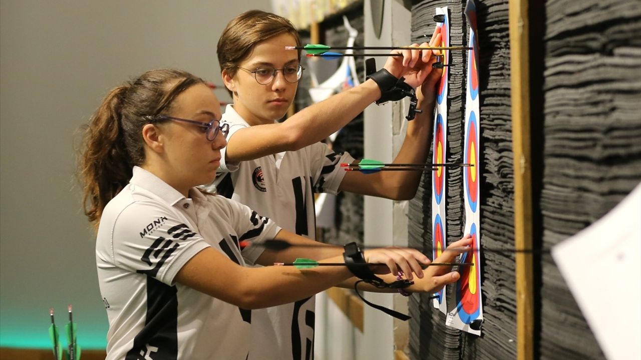 Çift Yumurta İkizi Okçular Lara ve Cem Günal Milli Takım Hedefinde