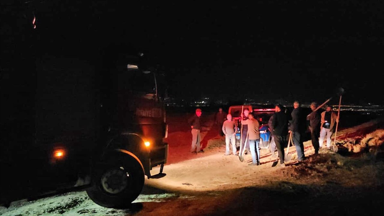 Çorum Çukurören köyünde arazi yangını ormana sıçradı