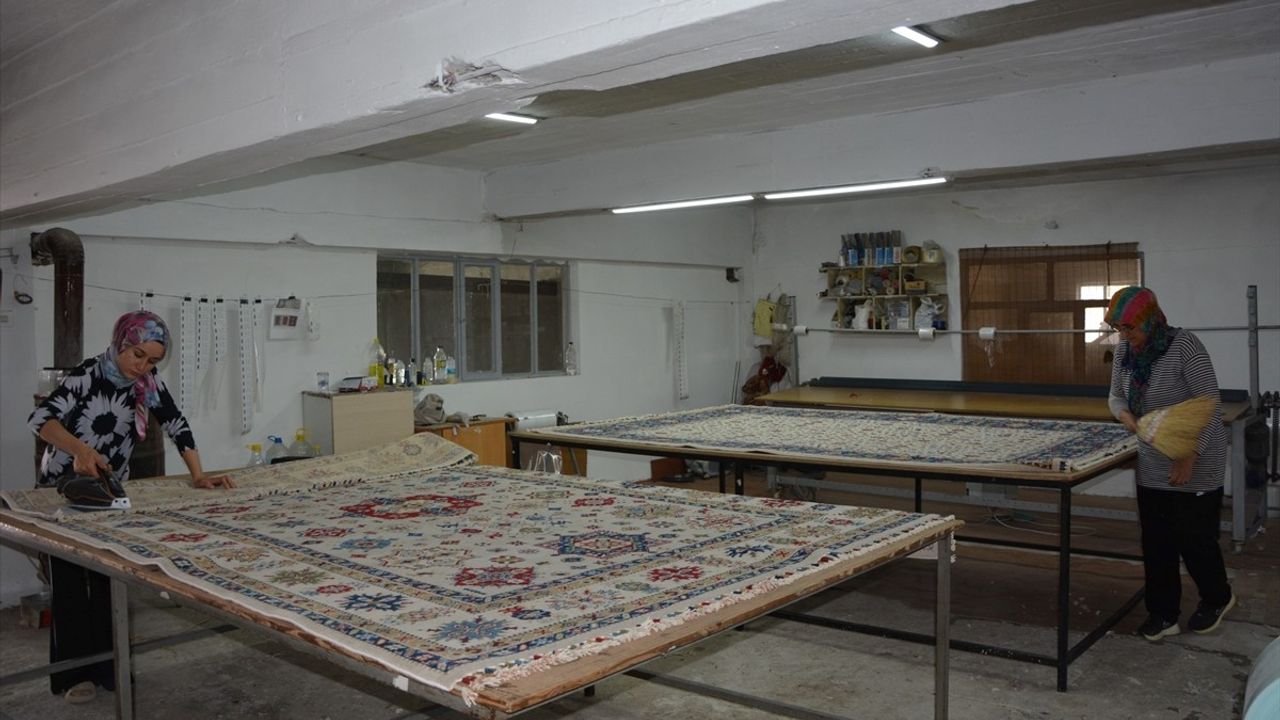 Demirci halıları dünya pazarında: Manisa'nın el dokuma geleneği Çin ve ABD'de rağbet görüyor