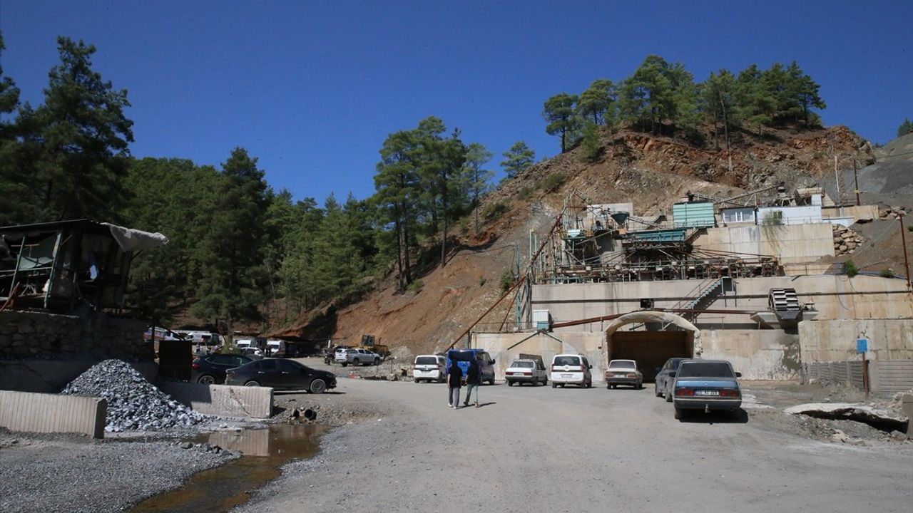 Denizli Acıpayam'da Maden Göçüğü: Hüseyin Turan ve Ömer Duran İçin Kurtarma Çalışmaları Sürüyor
