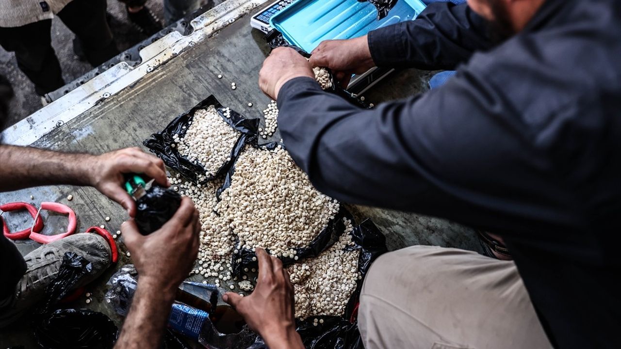 Dera'da Nasib Sınır Kapısı'nda 1 Milyon Captagon Hap Ele Geçirildi