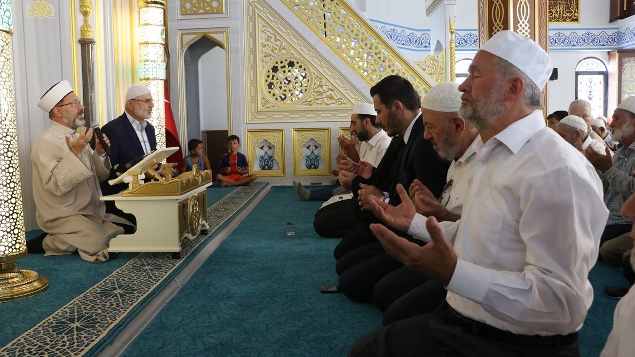 Diyanet Başkanı Ali Erbaş: Öğretmenler Öğrenciyi 'Allah'ın Emaneti' Olarak Görmeli