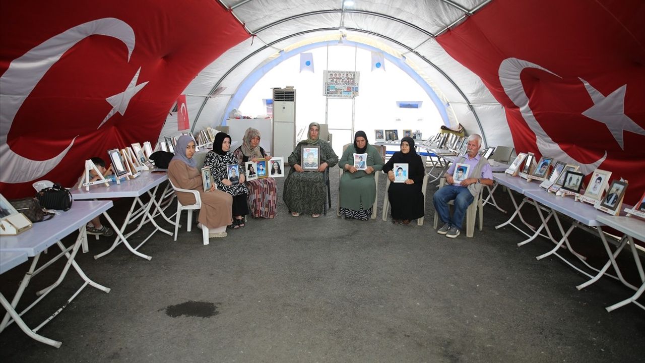 Diyarbakır Annelerinin Evlat Nöbeti 7. Yılında — 2193. Günde 62 Aile Evladına Kavuştu