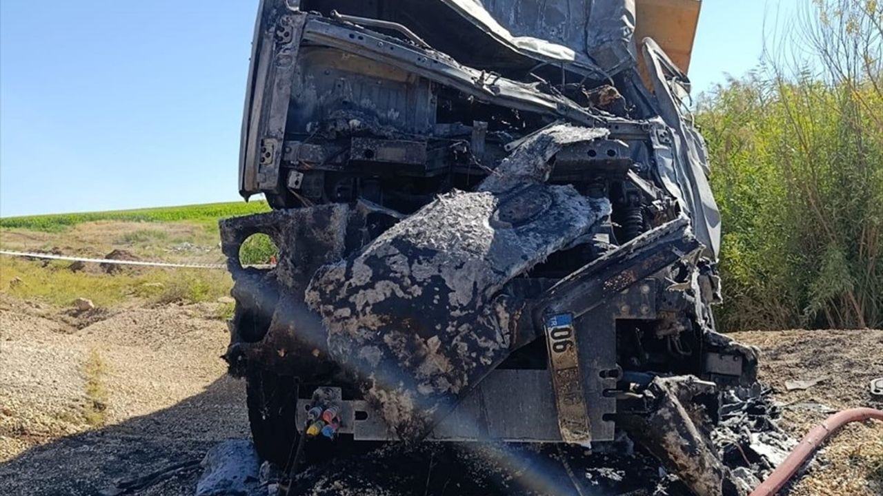 Diyarbakır Çınar'da Kamyon Şarampole Devrildi: Sürücü Hayatını Kaybetti