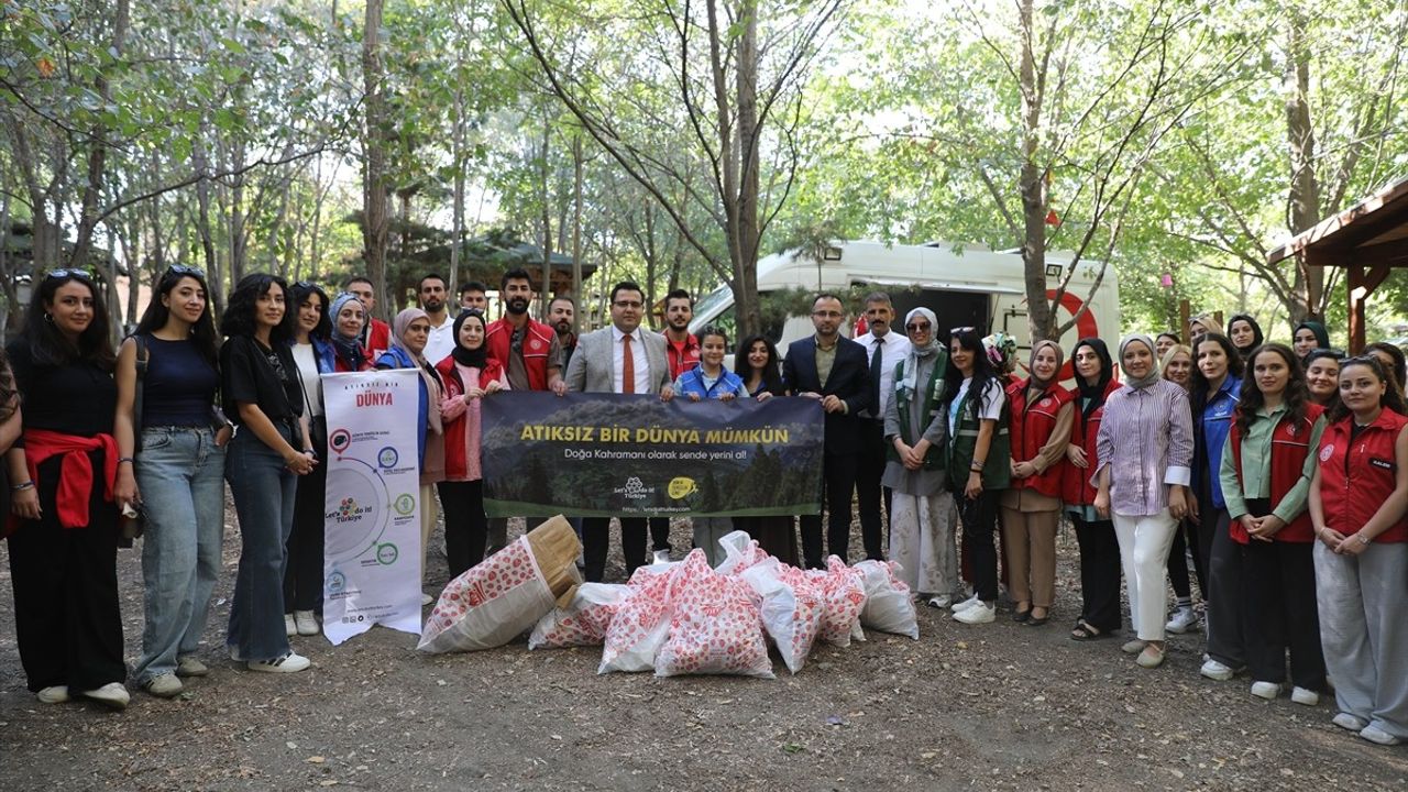 Dünya Temizlik Günü: Iğdır ve Kars'ta Gençlerden Orman ve Yol Temizliği