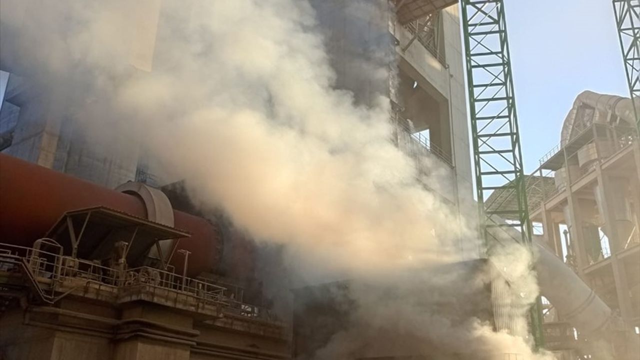 Düzce Yığılca'da Çimento Fabrikasında Yangın — İtfaiye Müdahale Etti