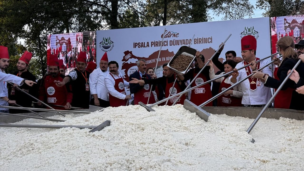 Edirne'de 6 Ton İpsala Pirinciyle Dev Pilav Festivalde Dağıtıldı
