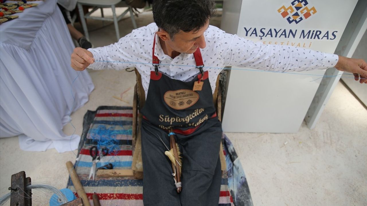 Edirne'de Aynalı Süpürge Ustaları Çırak Bulamıyor