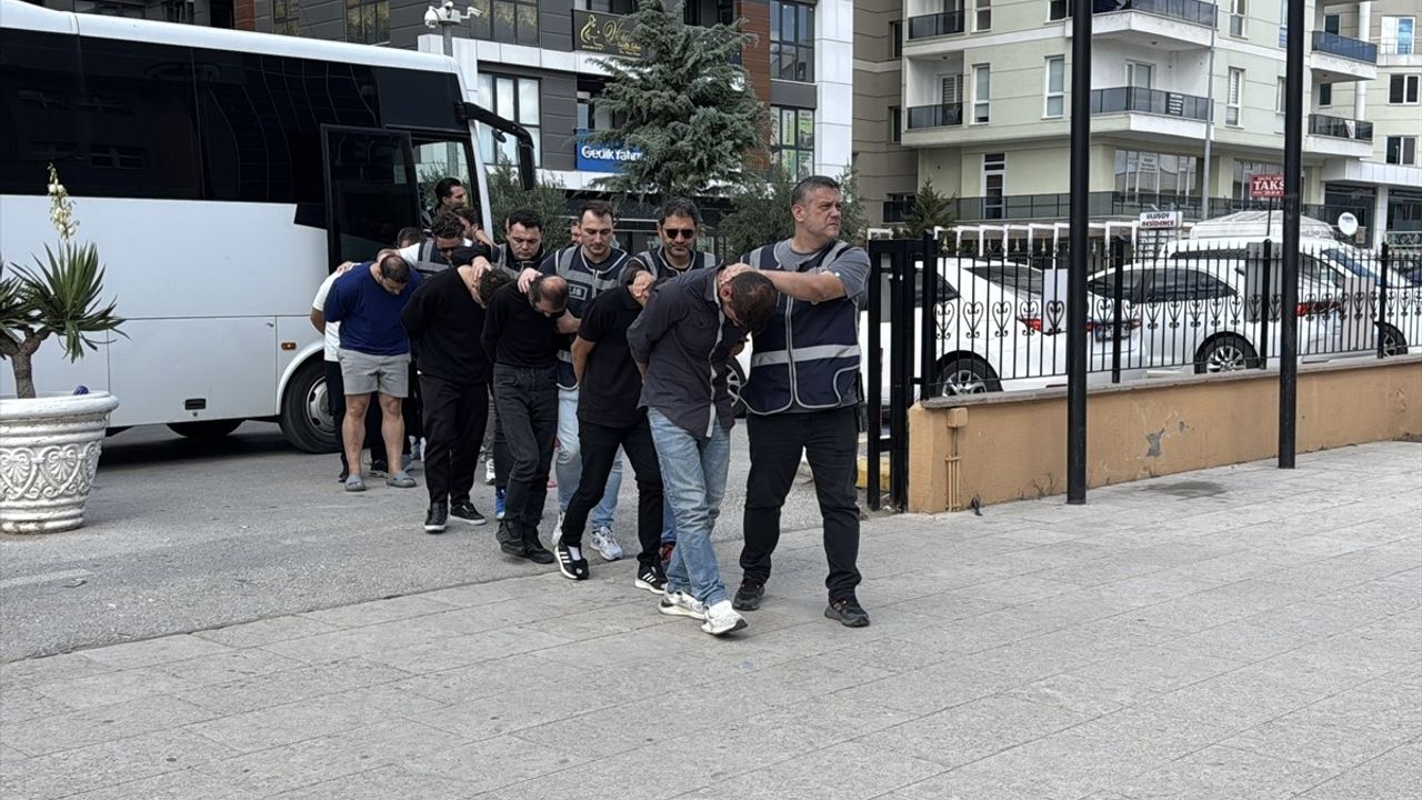 Edirne'de şehit ailesini 846 bin lira dolandıran zanlılardan 10'u tutuklandı