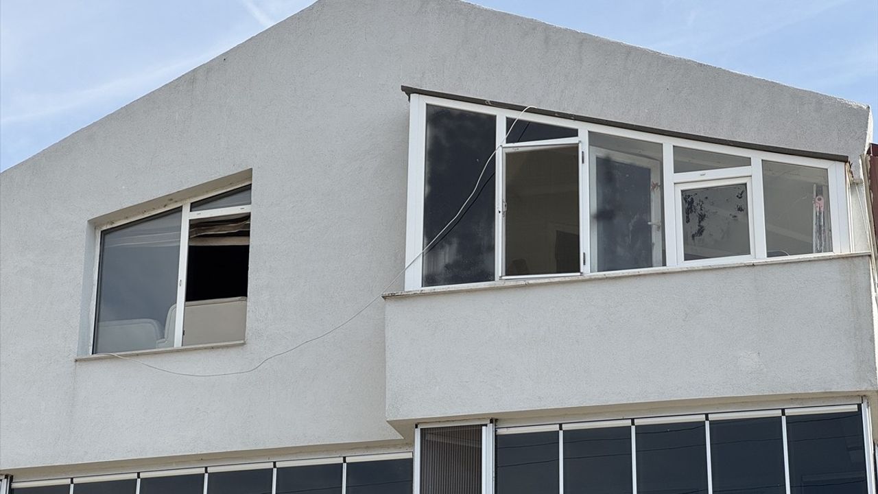 Edirne'de Tartışma Sonrası Ev Yakıldı: Anne, Baba ve Ağabey Bıçaklandı