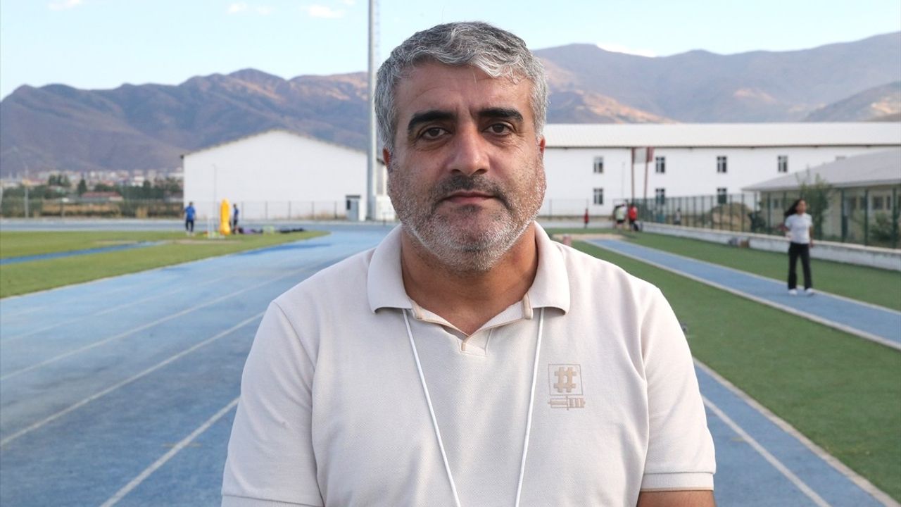 Elif Akçiçek 24 Yıllık Rekoru Kırdı: 2 bin Metre Engelli'de Yeni Türkiye Rekoru