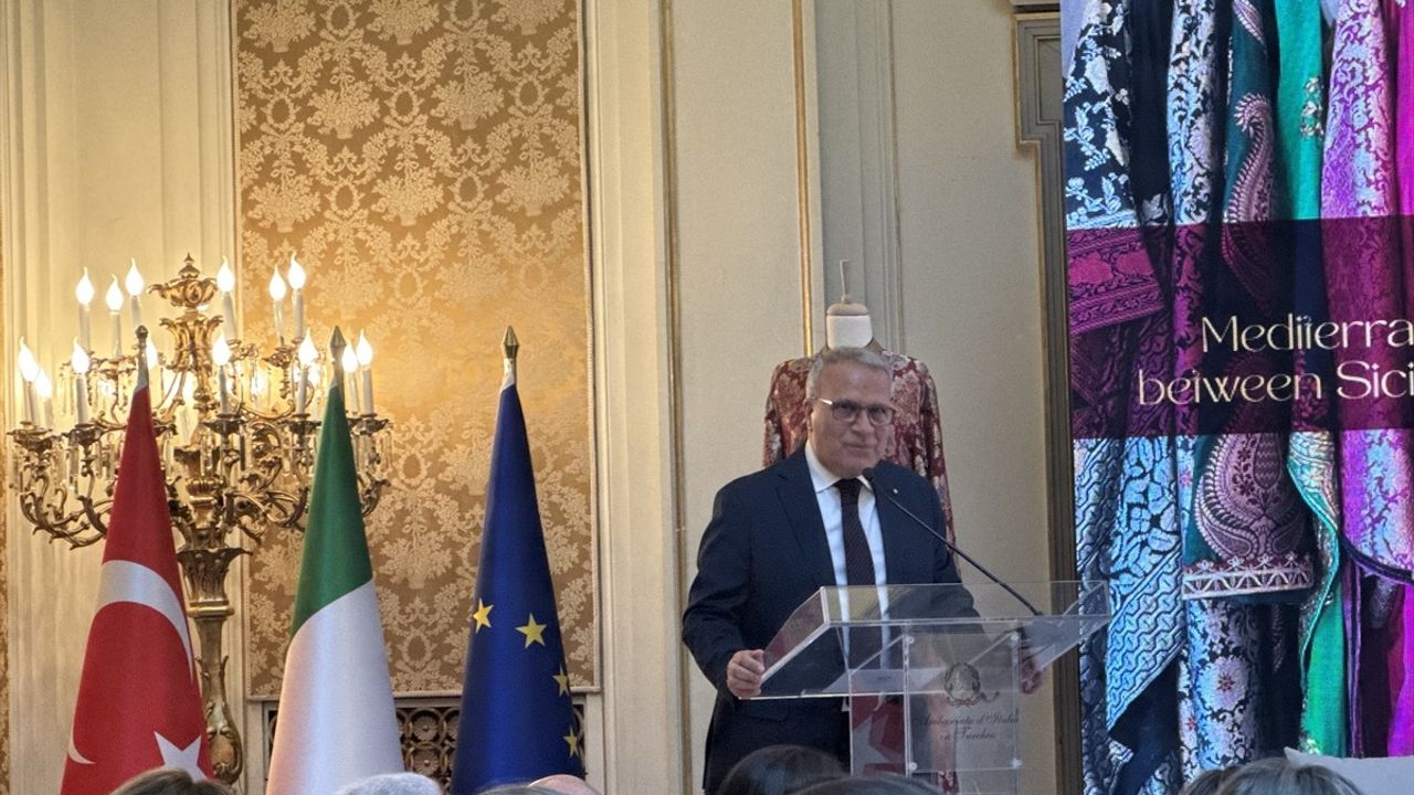 Elio Ferraro'nın Kaftan Koleksiyonu Venedik Sarayı'nda