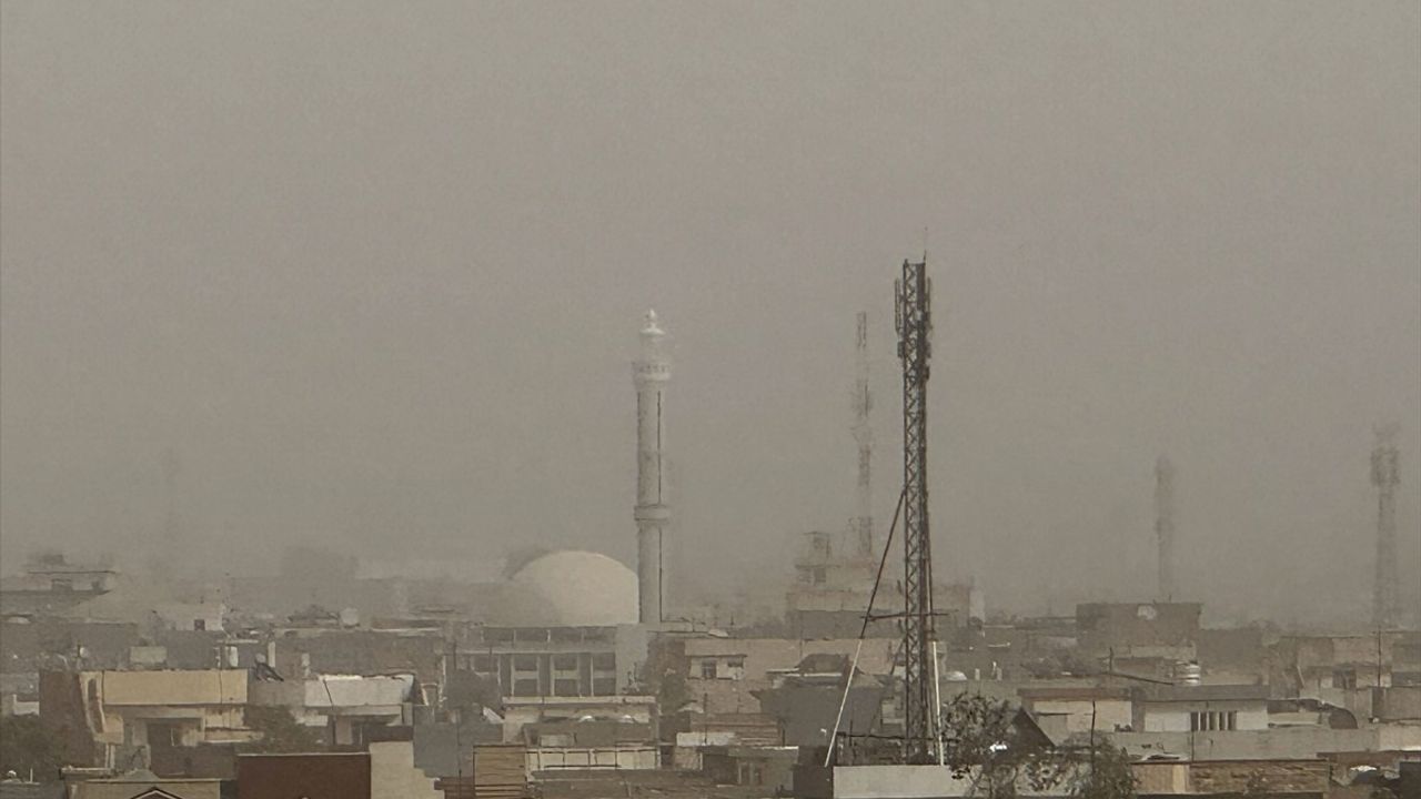 Erbil'de Kum Fırtınası Hava Kirliliğini Tehlikeye Taşıdı