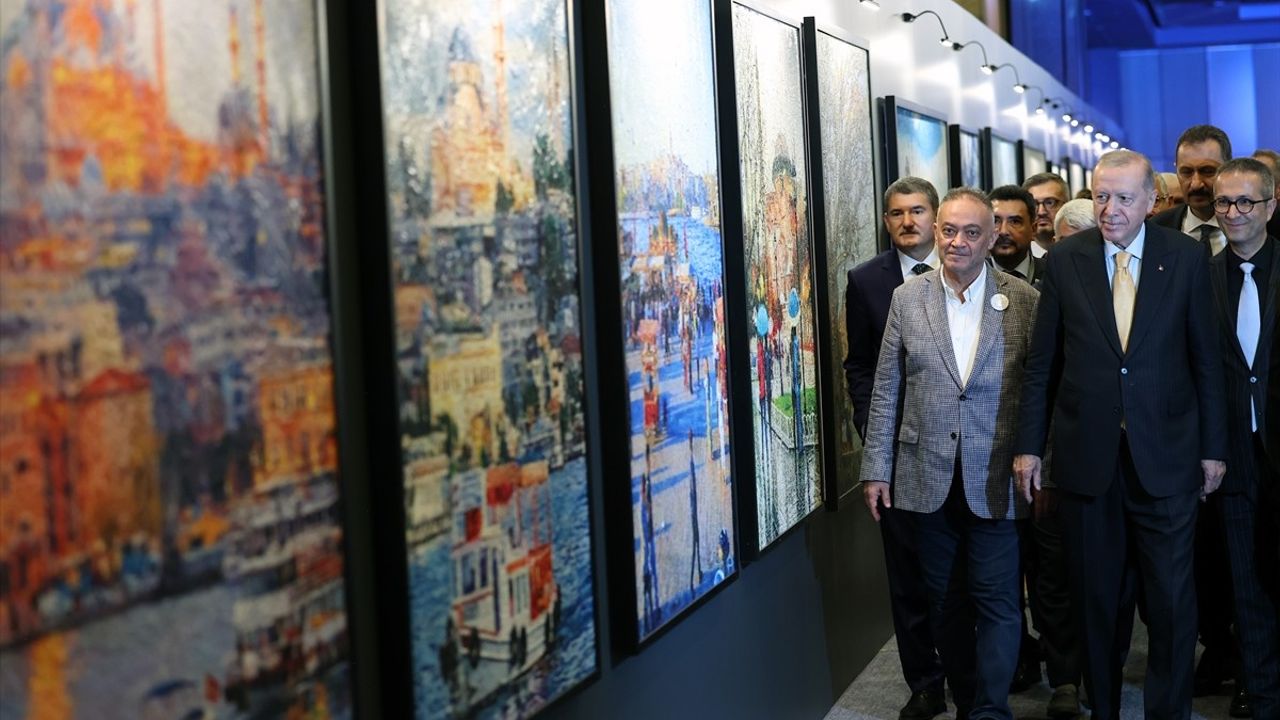 Erdoğan: 'Beş Ressam Bir Şehir Canım İstanbul' Sergisi Açıldı