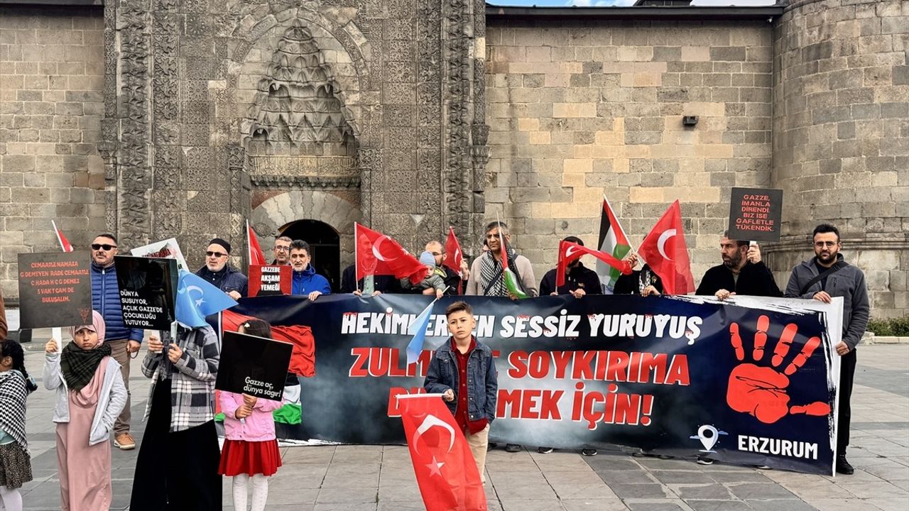 Erzurum'da Sağlıkçılar 97. Haftada Gazze İçin Yürüdü