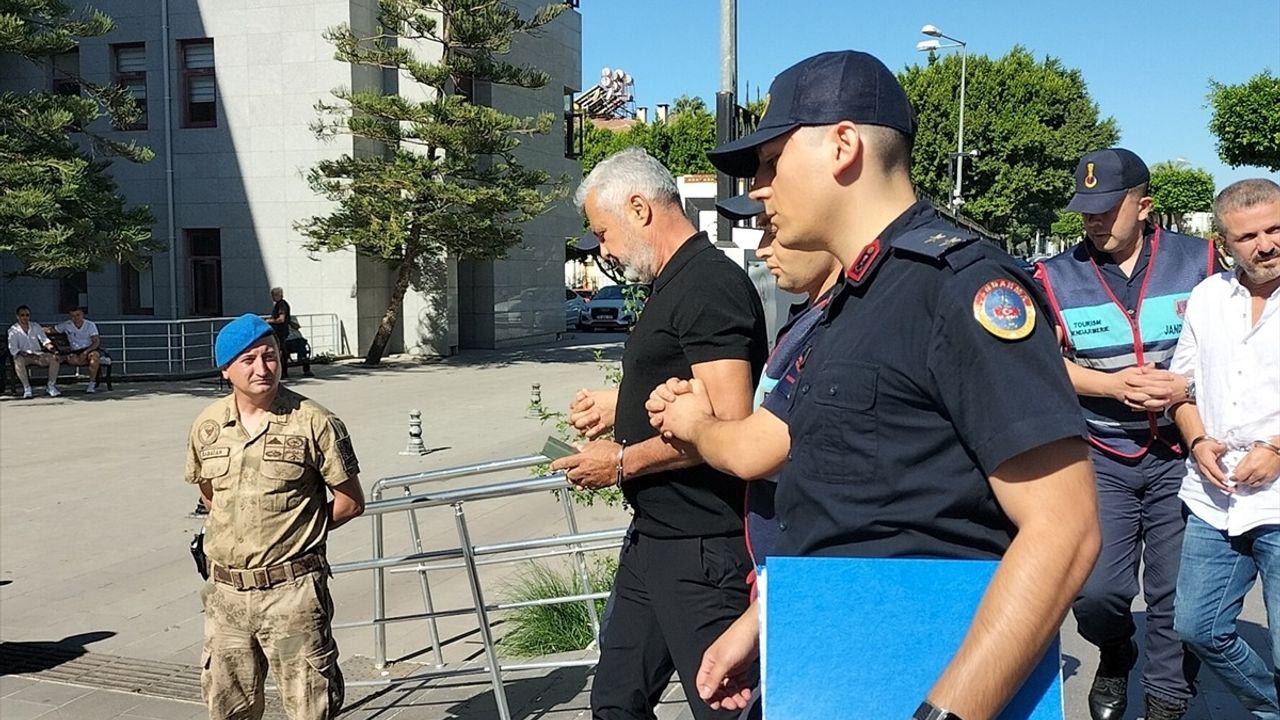 Eski Manavgat Belediye Başkanı Şükrü Sözen ve Kardeşi 'Rüşvet' Soruşturmasında Adliyeye Sevk