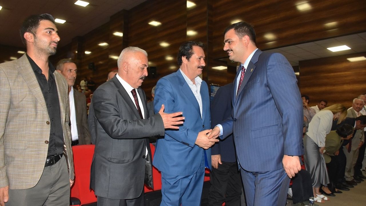 Eyyüp Kadir İnan Van'da: 'Dünkü ihraç kararı CHP'nin çelişkisini ortaya koyuyor'