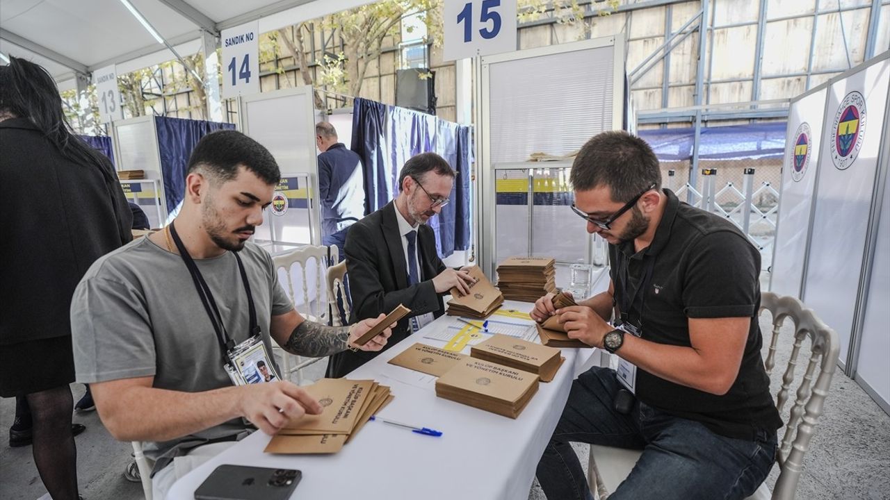 Fenerbahçe'de Seçimli Olağanüstü Genel Kurul: Oy Verme Başladı