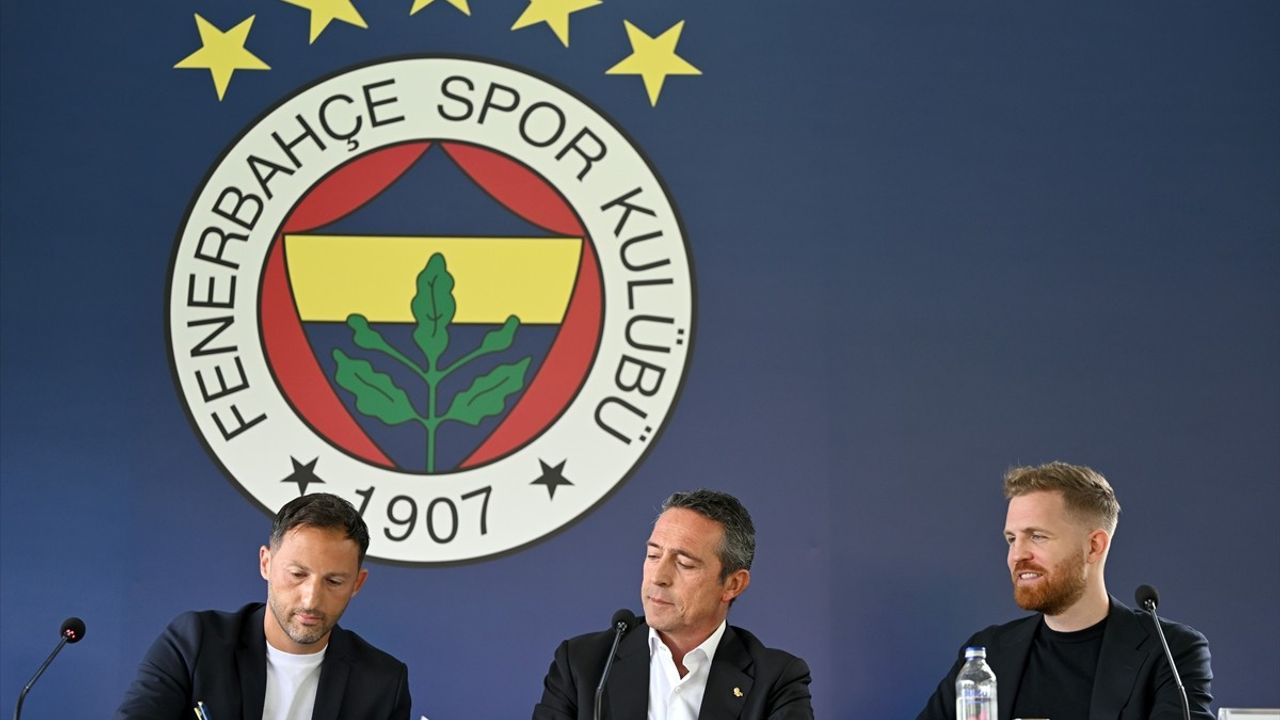 Fenerbahçe, Domenico Tedesco ile İmza Töreni Düzenledi