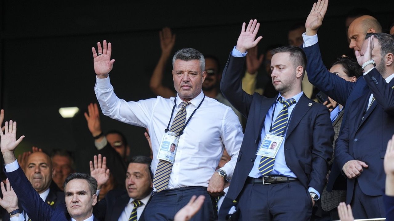 Fenerbahçe Genel Kurulu: 11, 12, 13. Maddeler Oy Çokluğuyla Reddedildi