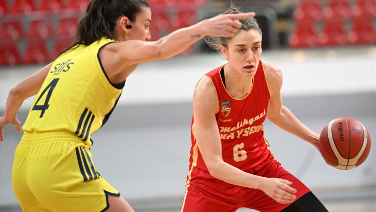 Fenerbahçe Opet, Erciyes Kupası'nda Melikgazi Kayseri'yi 80-60 Yendi