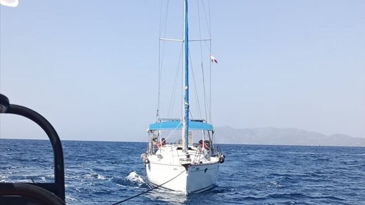 Fethiye Açıklarında Sürüklenen Teknedeki 2 Kişi Kurtarıldı