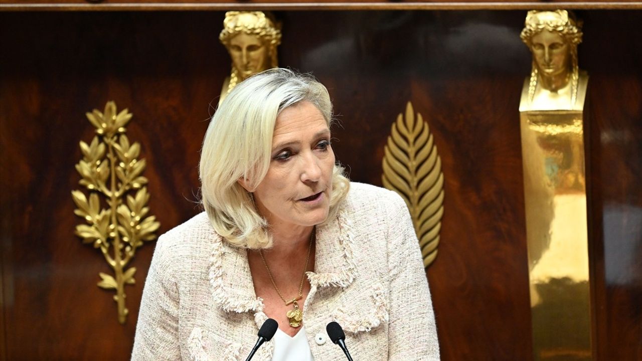 Fransa'da Bayrou Hükümeti Güven Oylamasında: Düşerse Olası Yol Haritaları