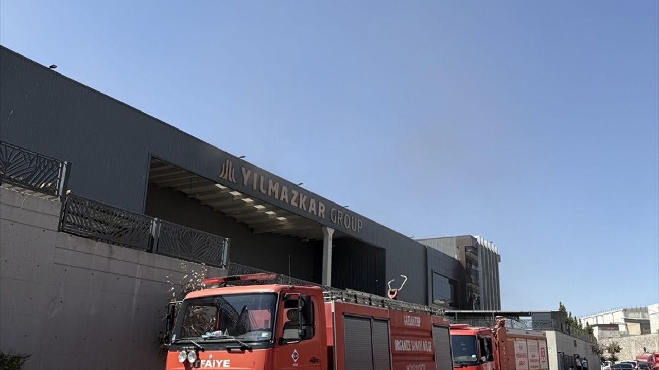 Gaziantep'te Fabrika Yangını: 2 İşçi Dumandan Etkilendi