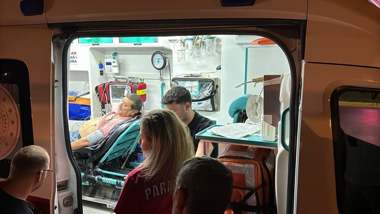 Gebze'de panelvan ile hafif ticari araç çarpıştı: 6 yaralı