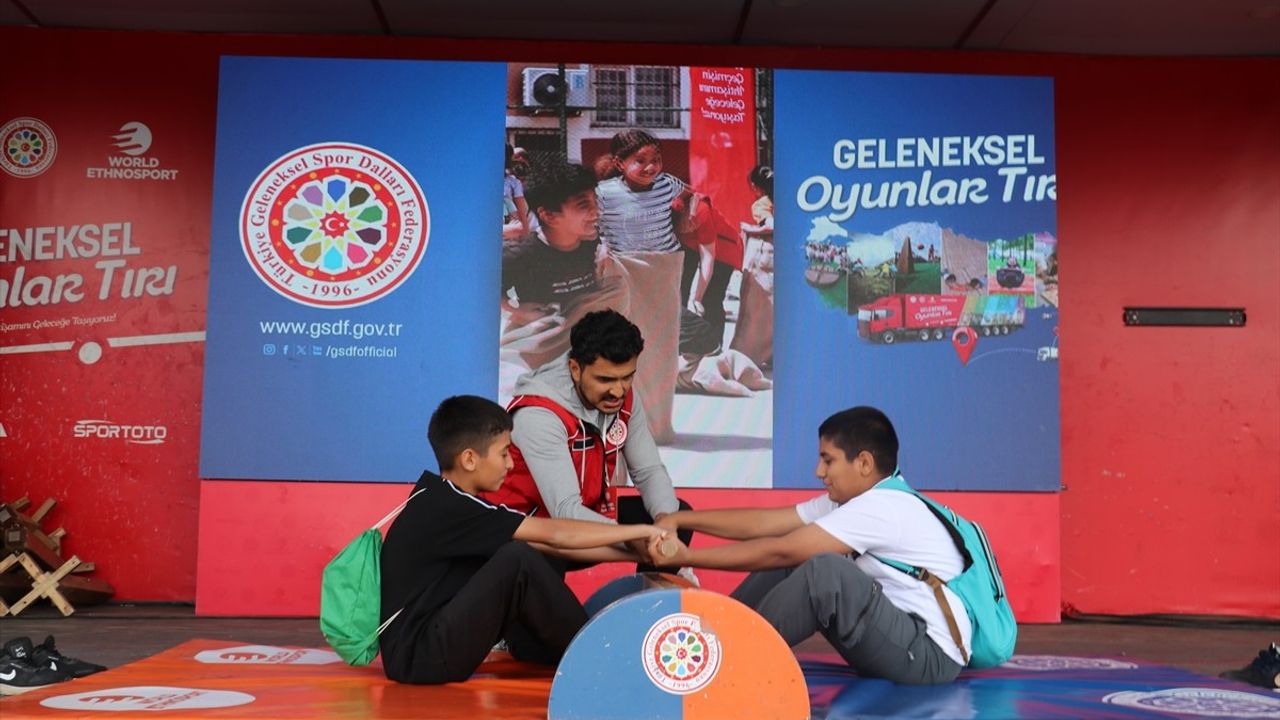 Geleneksel Oyunlar Tırı Ağrı'da: Çocuklar Geleneksel Oyunlarla Coştu