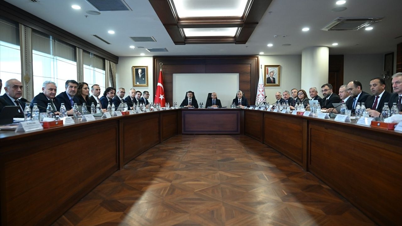 Gıda Komitesi Şimşek Başkanlığında Toplandı: Fiyat, Stok ve 2026 Riskleri Görüşüldü