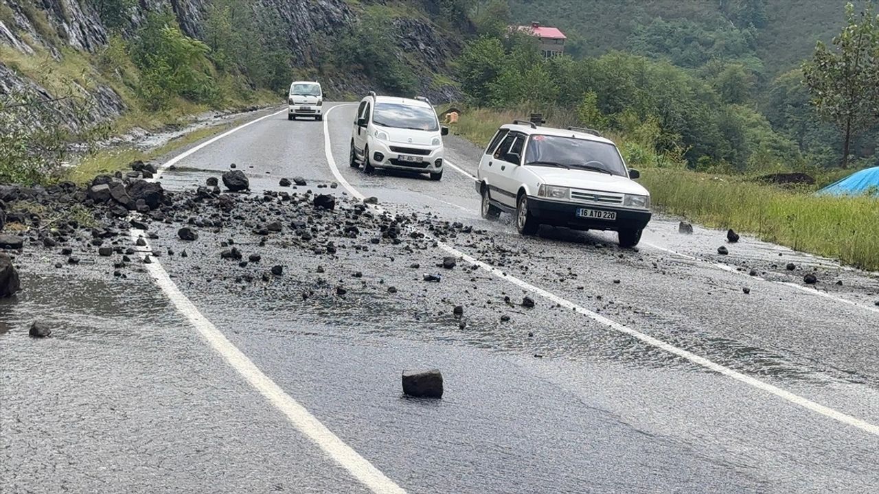 Giresun'da Sağanak ve Heyelan: Doğankent'te 8 Kişi Kurtarıldı