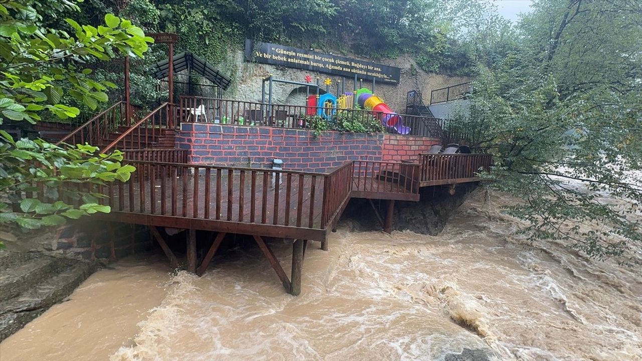 Giresun'da Sağanak ve Heyelan: Toplam 10 Kişi Kurtarıldı