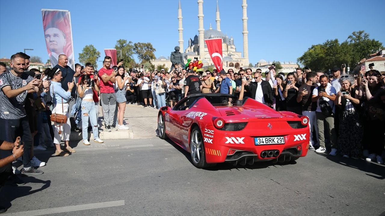 Gumball 3000 Edirne'de: Selimiye Meydanı'nda Lüks ve Spor Araçlar Sergilendi