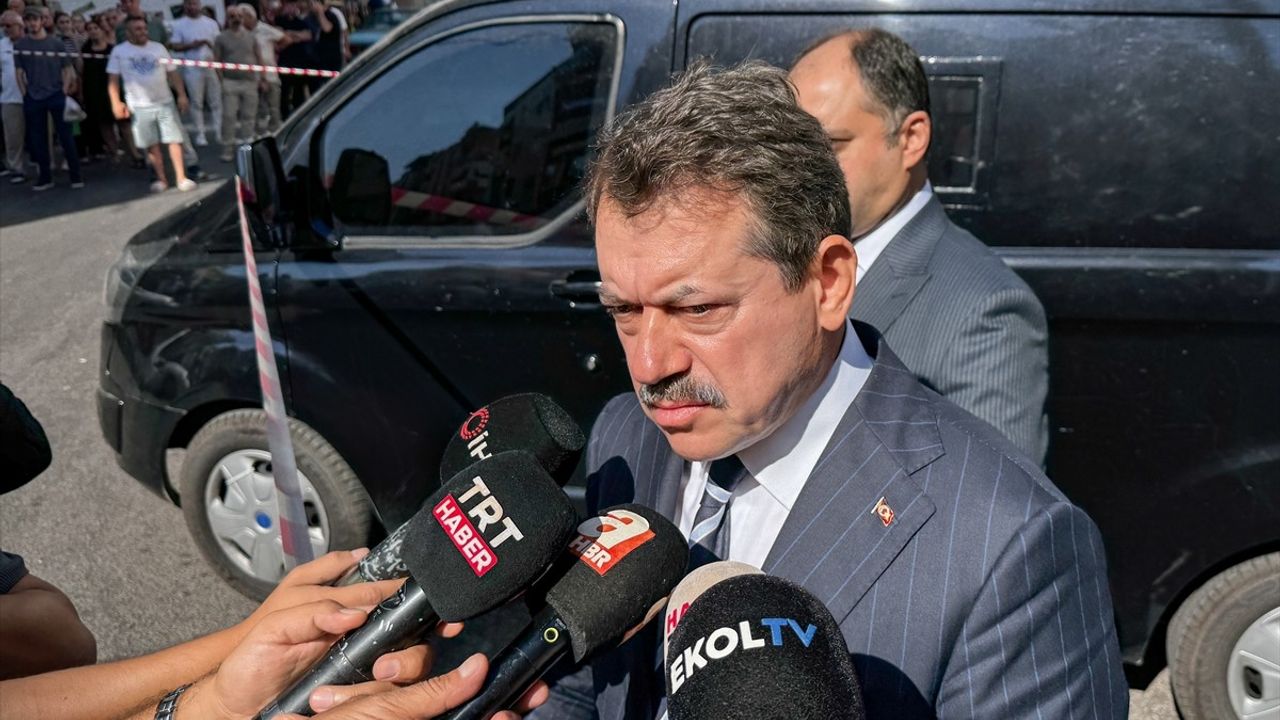 GÜNCELLEME 2 - İzmir Balçova'da Polis Merkezine Silahlı Saldırı: 2 Şehit, 3 Yaralı