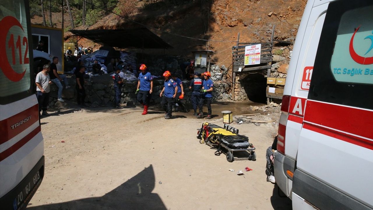 GÜNCELLEME 3 - Denizli'de krom madeninde göçük: 2 işçi kurtarıldı