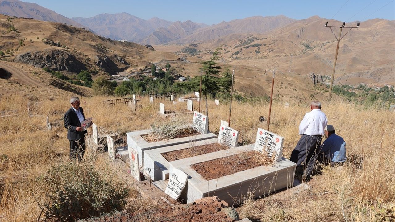 Hakkari'de 15. Yıl Anması: 16 Eylül 2010'de Ölen 9 Kişi Mezarı Başında Anıldı
