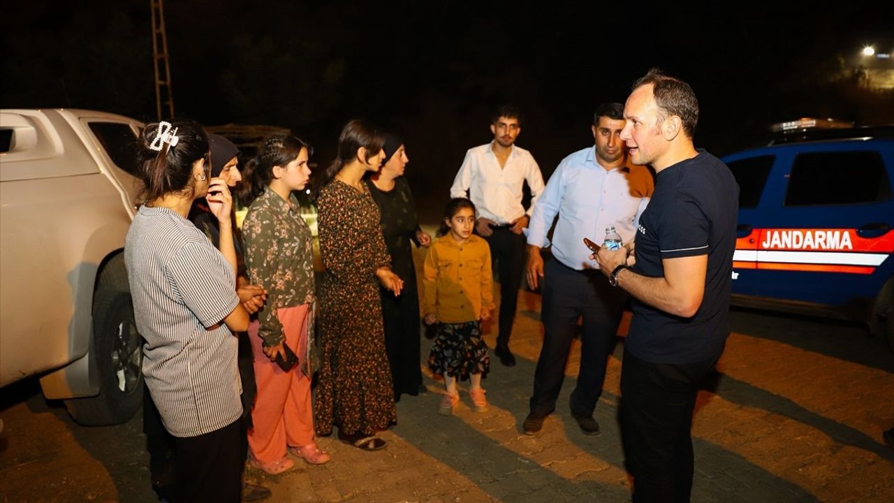 Hakkari Şemdinli'de Orman Yangınına Müdahale Sürüyor