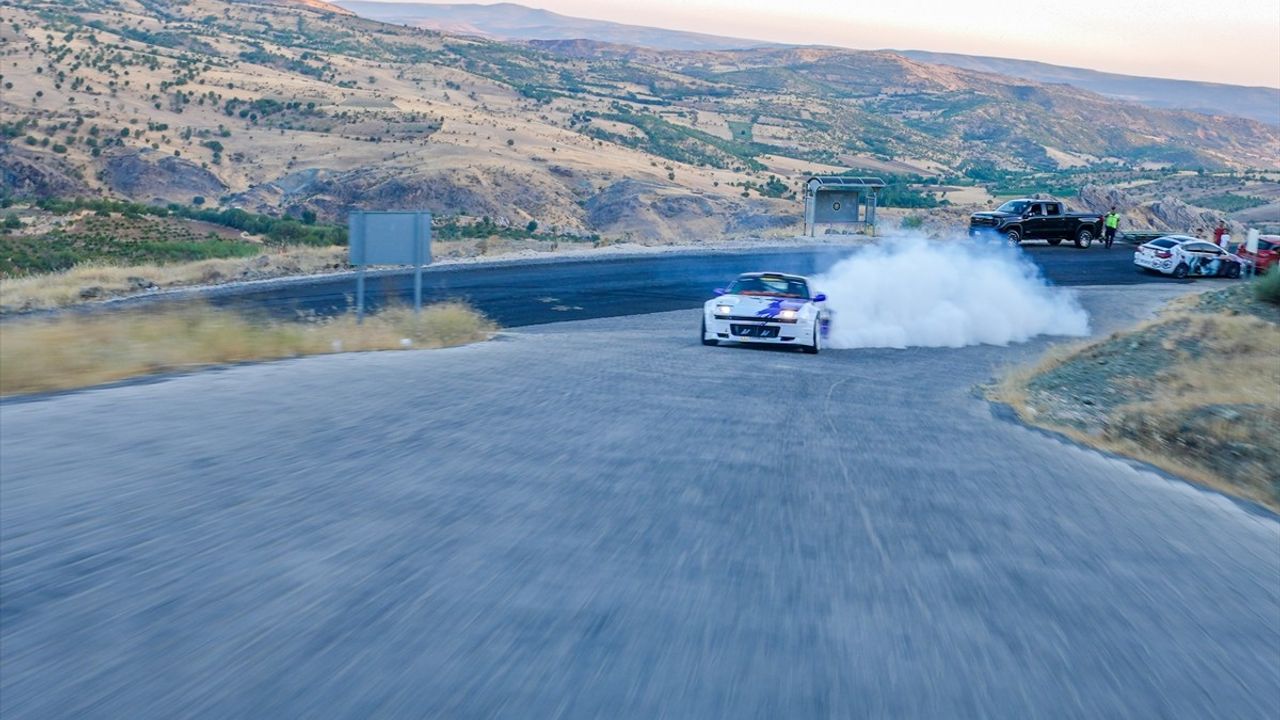 Harun Karabulut: 'Yollarda değil, pistlerde güvenli drift' Diyarbakırlı Gençlerle Buluştu