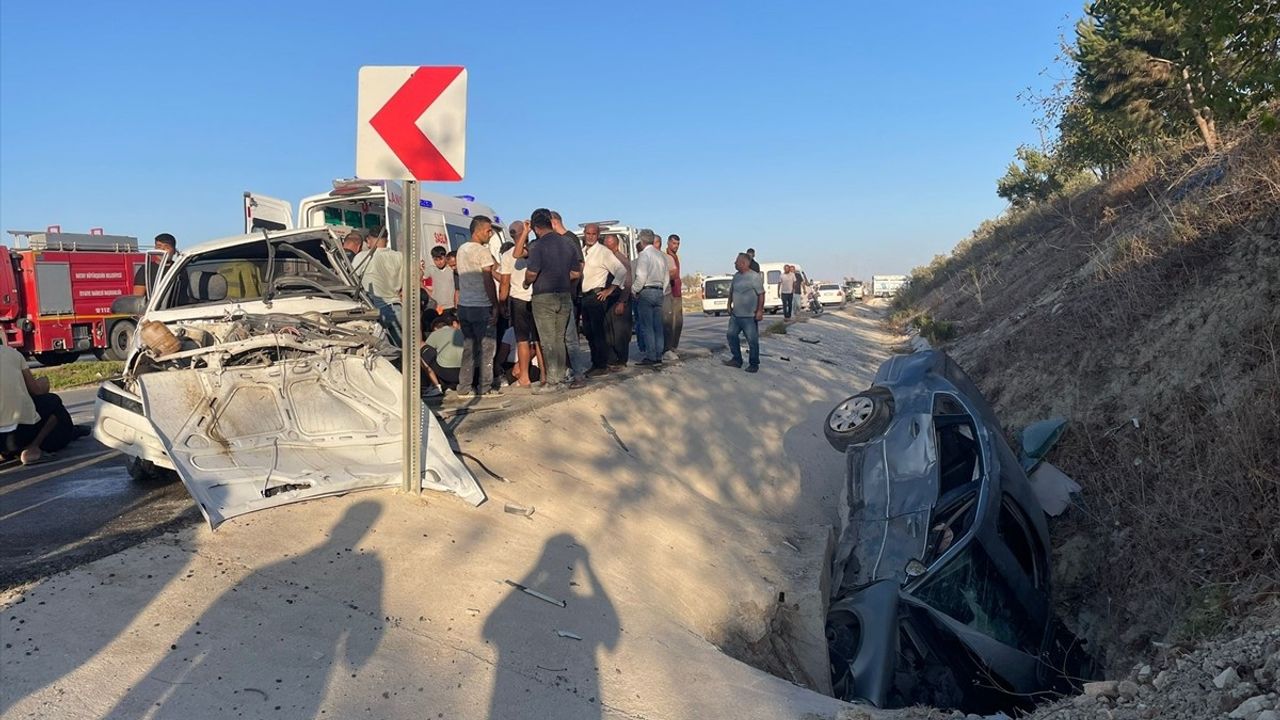 Hatay Altınözü'nde Trafik Kazası: 1 Ölü, 3 Yaralı