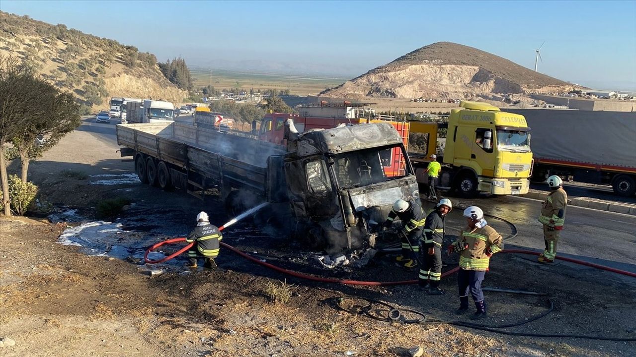Hatay Belen'de Tır Yangını: 31 AJK 087 Kullanılamaz Hale Geldi